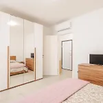 Facentro - Free Wifi & Air Conditioning