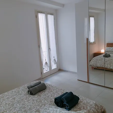 Facentro - Free Wifi & Air Conditioning *