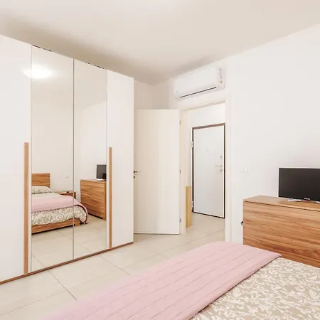 Facentro - Free Wifi & Air Conditioning