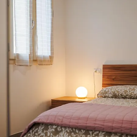 Facentro - Free Wifi & Air Conditioning *